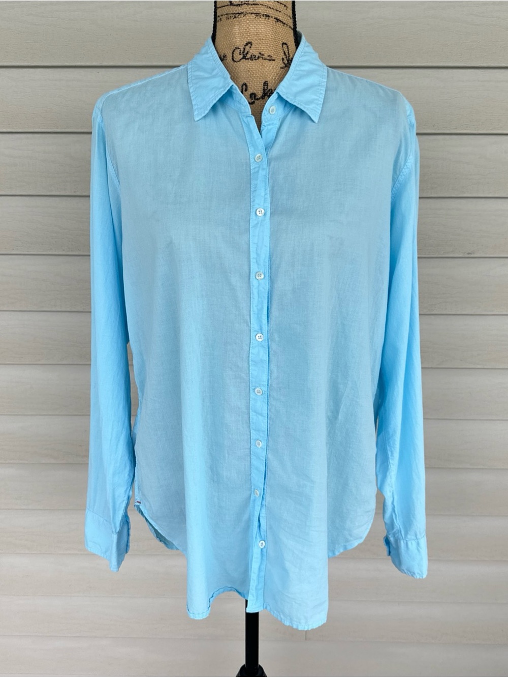 XIRENA Women’s Size M Sky Blue Button Up Shirt Lightweight Classic